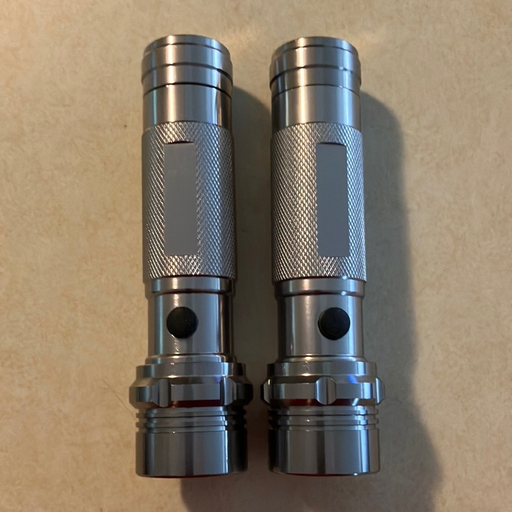 Set of 2 silver LED flashlights
